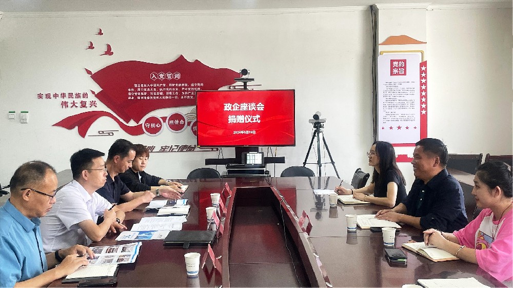 同創(chuàng)科技向庫爾勒市科技局捐贈LED智慧會議屏，助力科技發(fā)展